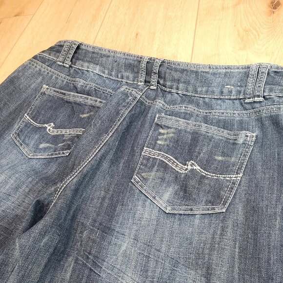 Almost Famous Plus Size 22 Distressed Capri Jeans Dark Wash Womens Stretch Faded - Picture 4 of 13